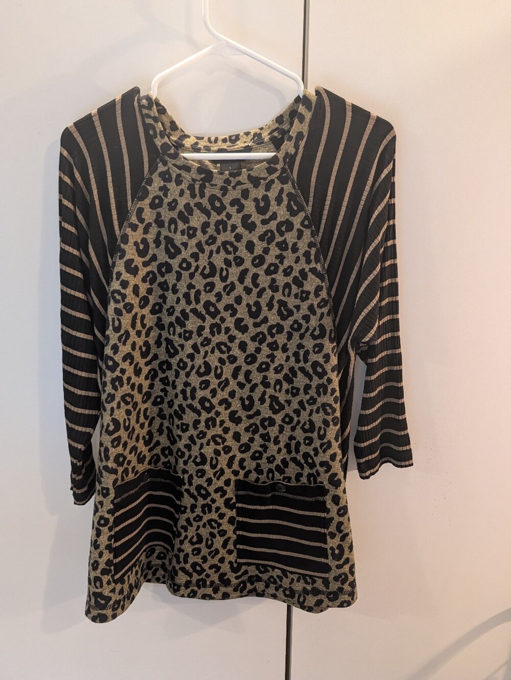 Ali Miles Small Leopard Print Raglan Sleeve Tunic Top - Black & Tan